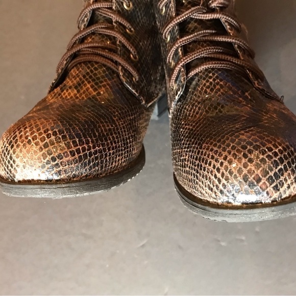 White Mountain “Tisbury” Brown “Python Snakeskin” Print Combat Boots, Size 8 - Picture 8 of 14